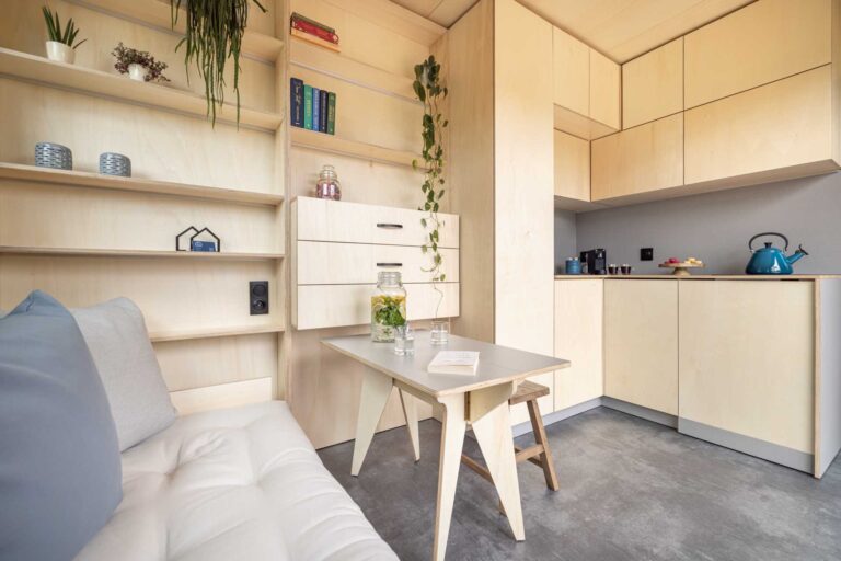 Drewniany salon z aneksem